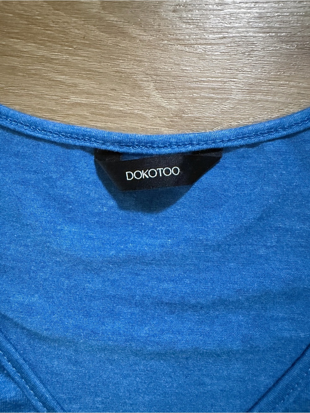 DOKOTOO Ruffled Short Sleeve VNeck Top EUC - Picture 4 of 5